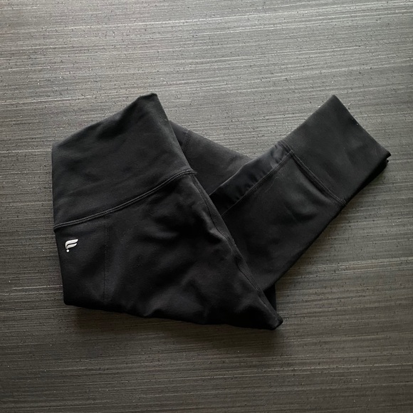 Fabletics Mesh Pocket Leggings - Picture 2 of 9